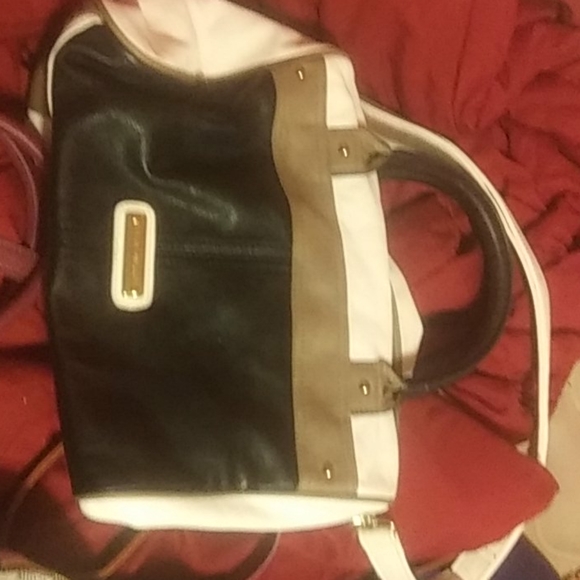 Purses - Picture 6 of 7